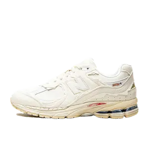 New Balance 2002R wit