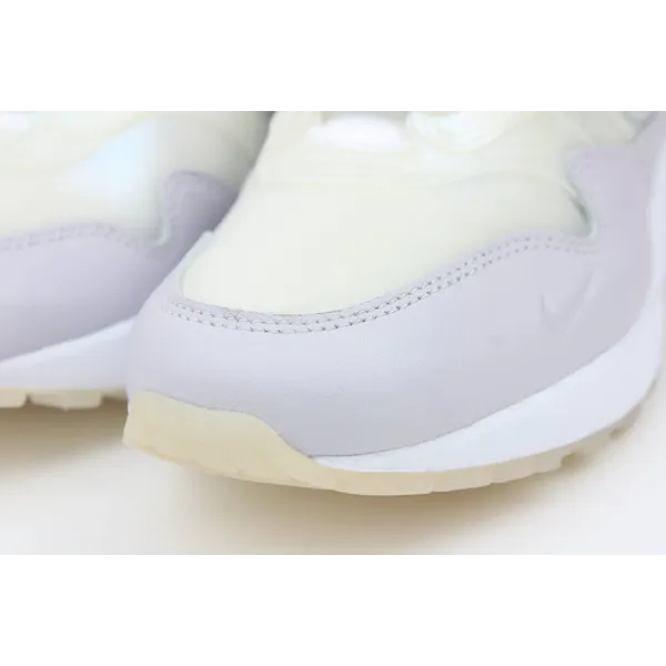 Nike Low-top of high-top white