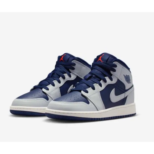 Nike Air Jordan 1 mid Grijs