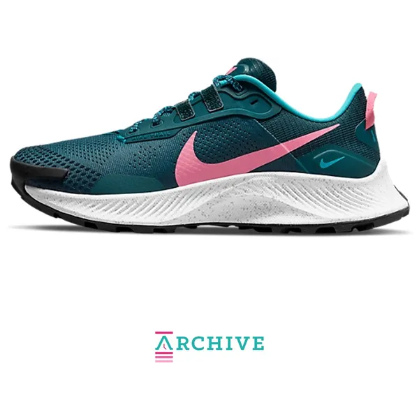 Nike Low-top of high-top white