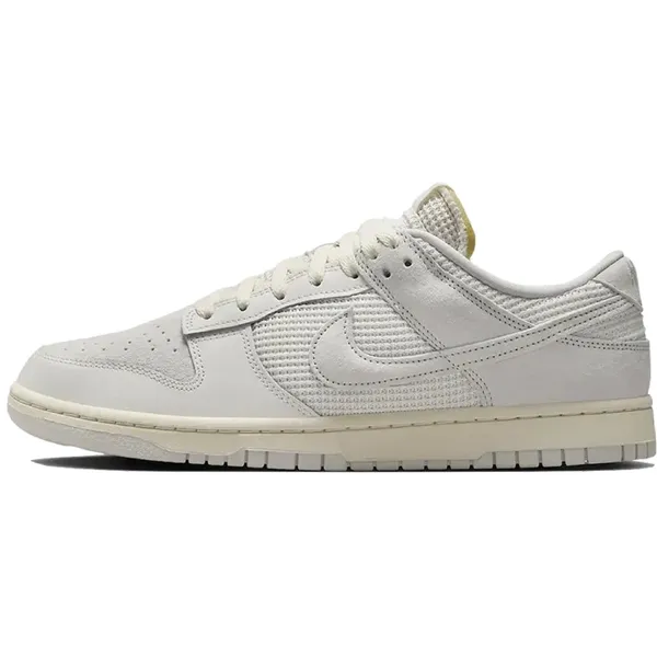 Nike Low-top of high-top white