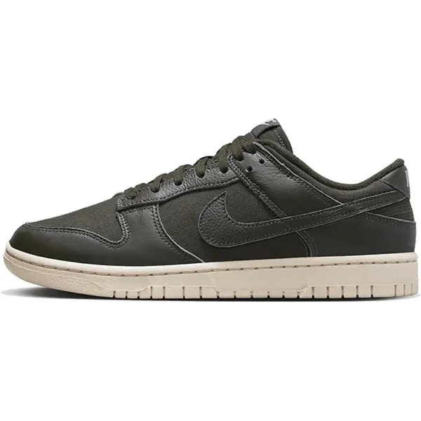 Nike Low-top of high-top white