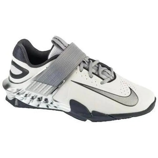 Nike Lage Sneakers Nike Chaussures de sport Savaleos SE avec talon 15 mm
