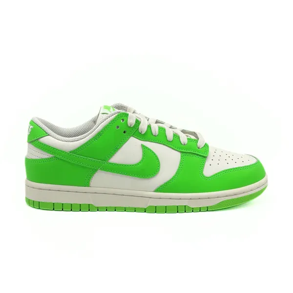 Nike Nike Dunk Low WMNS (Green Strike)