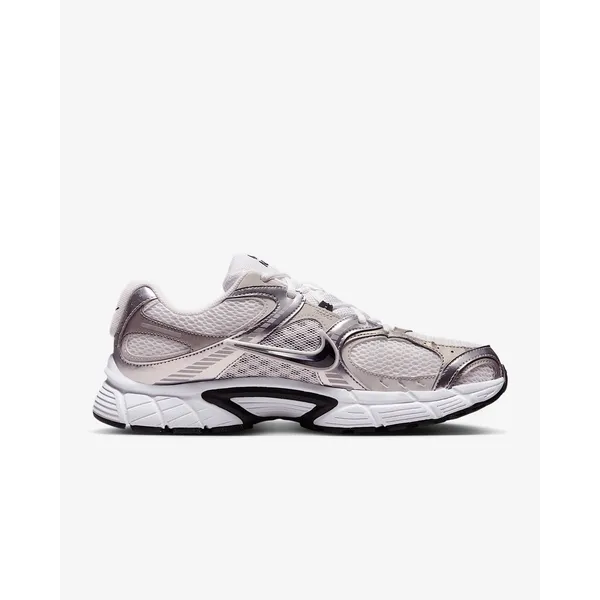 Nike Nike V5 - Unisex - Sneaker - Wit/Zilver/Zwart - Maat 38.5 - Doos zonder deksel — vergelijk prijzen bij 1 winkel