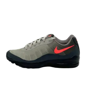 Nike Air Max Invigor rood