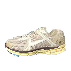 Nike Vomero 5 beige