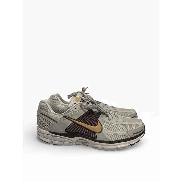 Nike Zoom Vomero 5 JD Wit/Brons, foto 2 van 2