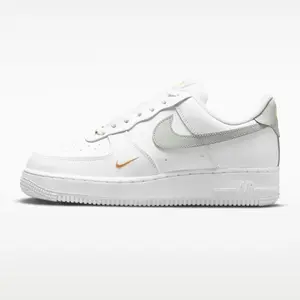 Nike Air Force 1 '07 zilver