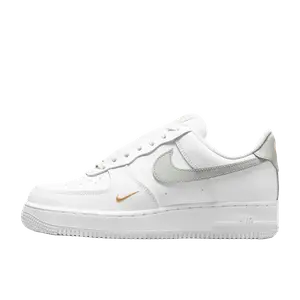 Nike Air Force 1 '07 zilver
