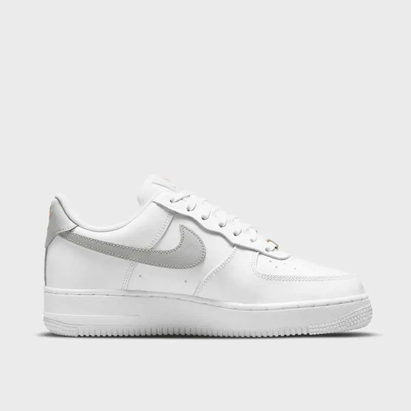 Nike Air Force 1 '07 Essential Lichtzilver Triple White, foto 2 van 3