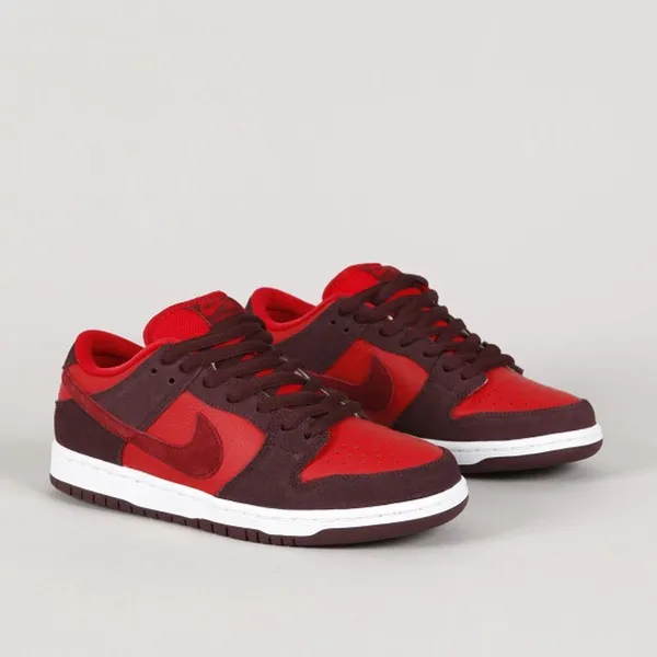Nike Nike SB Dunk Low Cherry/Burgundy Crush 44.5 — vergelijk prijzen bij 1 winkel