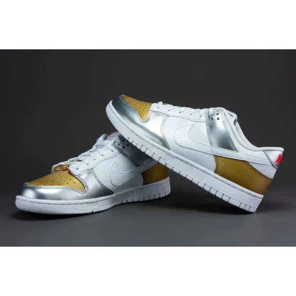 Nike Nike DUNK LOW GOLD WHITE SILVER (W) DH4403 — vergelijk prijzen bij 1 winkel