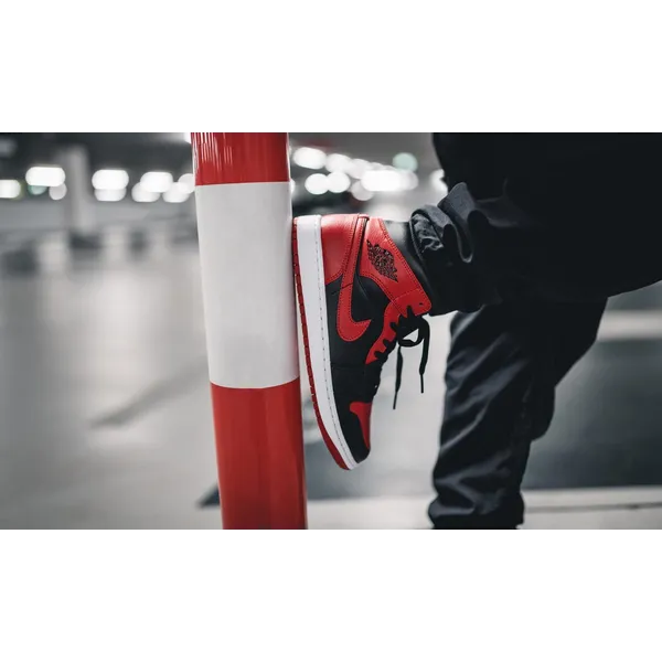 Nike Nike Air Jordan 1 Mid, Black/Gym Red-White, EUR 47,5 554724 074 — vergelijk prijzen bij 1 winkel