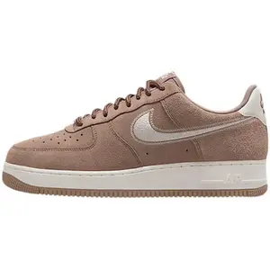 Nike Air Force 1 '07 LV8 bruin