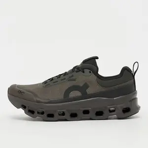 On Cloudmonster groen