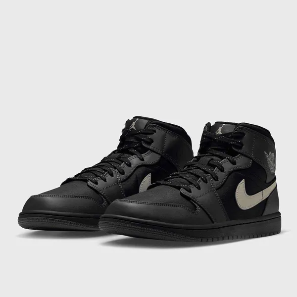 Air Jordan 1 Mid Zwart, foto 3 van 3