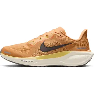 Nike Pegasus goud