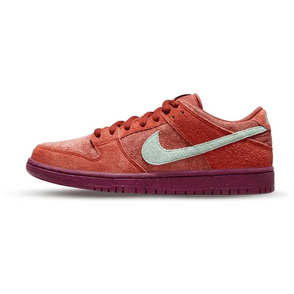 Nike SB Dunk Low Pro Mystic Red Emerald Rise, vergelijk prijzen bij 1 winkel
