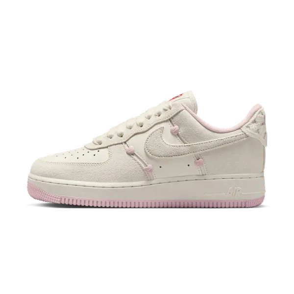 Nike Air Force 1 Low Valentine's Day (2025), foto 2 van 2