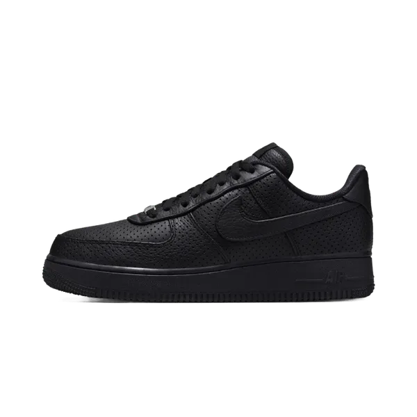 Nike Air Force 1 Low SP Triple Black Perforated, foto 2 van 2