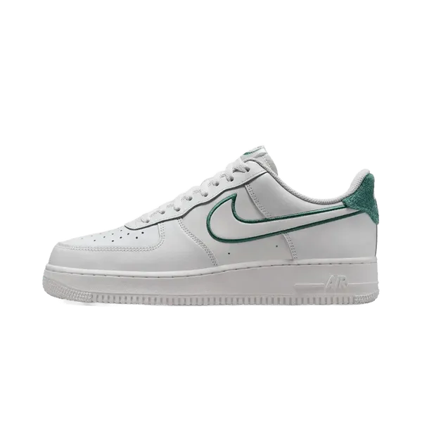 Nike Air Force 1 Low Resort and Sport, foto 2 van 2