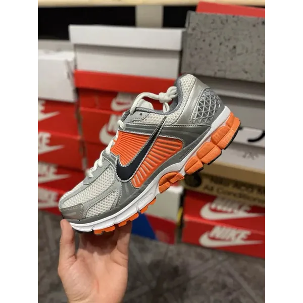 Nike Zoom Vomero 5 Platinum Tint Safety Orange, vergelijk prijzen bij 1 winkel