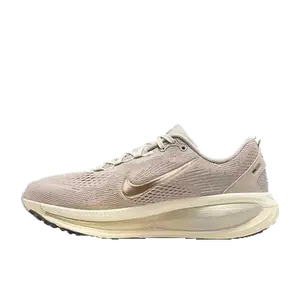 Nike Vomero beige
