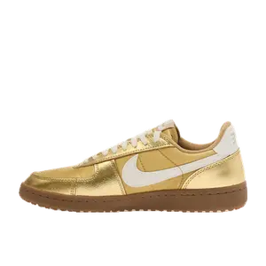 Nike Field General goud