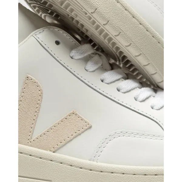 Veja V-12 Leather Wit, foto 7 van 7