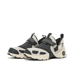 Jordan Wmns Trunner Lx beige