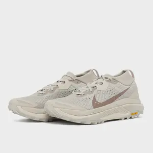 Nike ACG Zegama beige