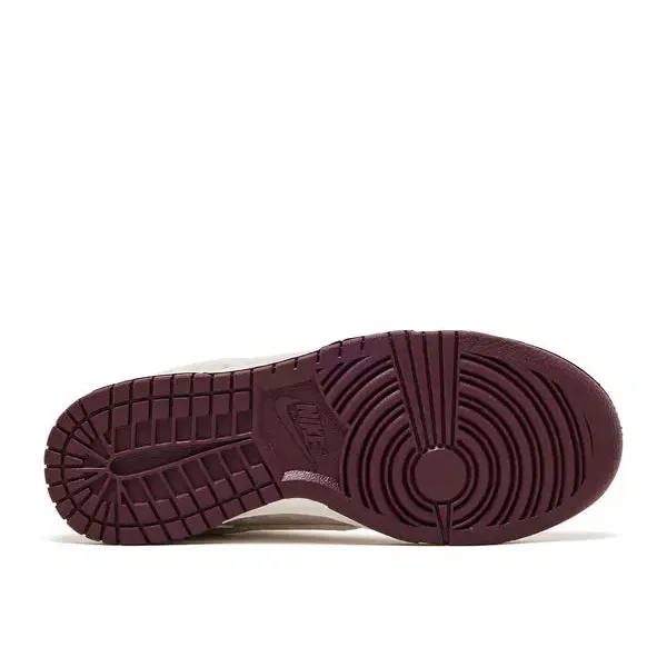 Nike Dunk Low Valentine's Day (2026), foto 5 van 5