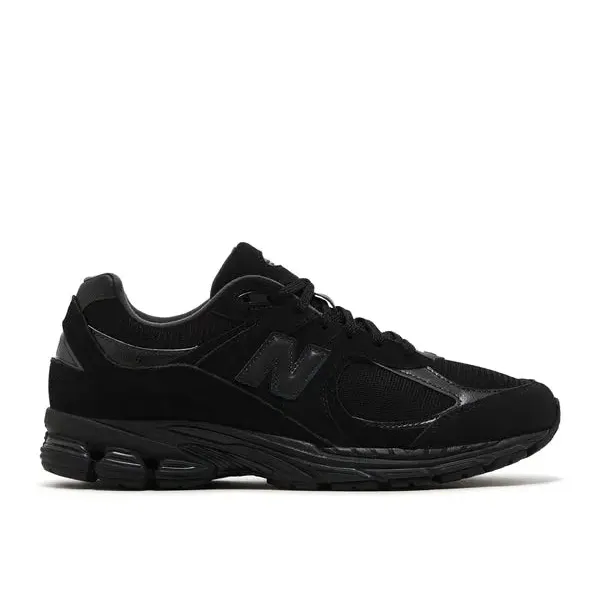 New Balance 2002R Triple Black Suede, foto 2 van 5