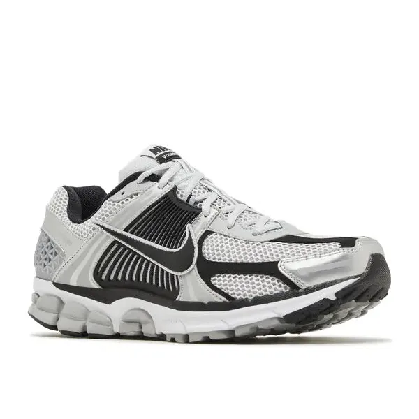 Nike Zoom Vomero 5 Metallic Silver Black, foto 3 van 5