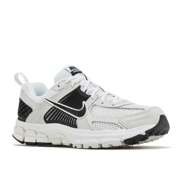 Nike Zoom Vomero 5 Metallic Platinum Black (GS), foto 2 van 4