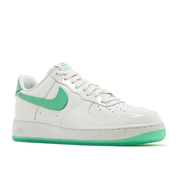 Nike Air Force 1 Low '07 Patent Platinum Tint Stadium Green, foto 3 van 5