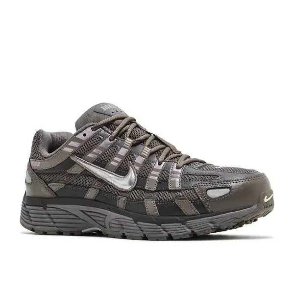 Nike P-6000 Cave Stone Medium Ash Flat Pewter Metallic Silver, foto 3 van 5
