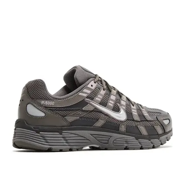 Nike P-6000 Cave Stone Medium Ash Flat Pewter Metallic Silver, foto 4 van 5