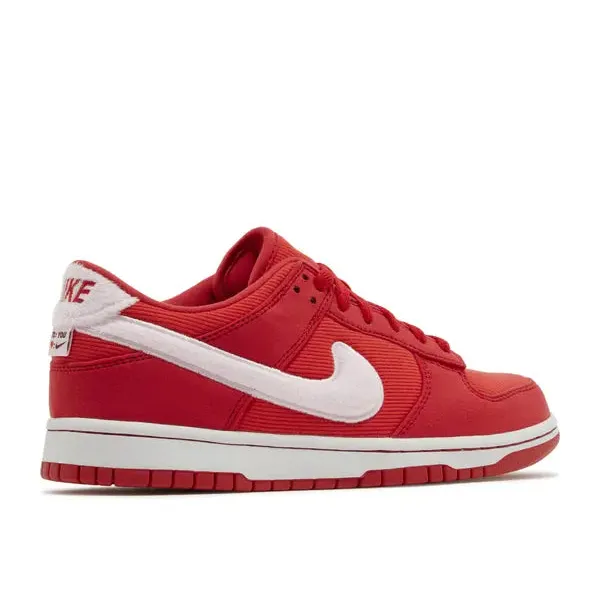 Nike Dunk Low Valentine's Day (2024) (GS), foto 3 van 4