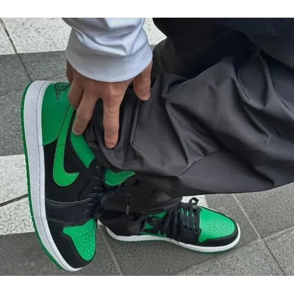 Jordan 1 Low Lucky Green, foto 2 van 3