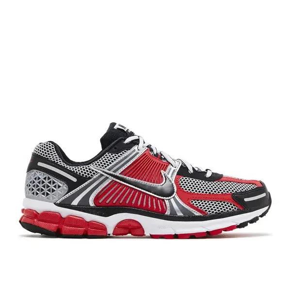 Nike Zoom Vomero 5 Metallic Silver Metallic University Red, vergelijk prijzen bij 1 winkel