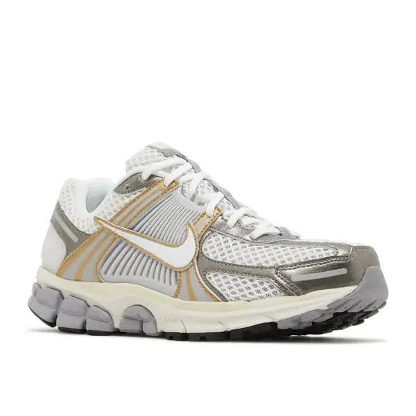Nike Zoom Vomero 5 Platinum Tint Metallic Gold, foto 3 van 5