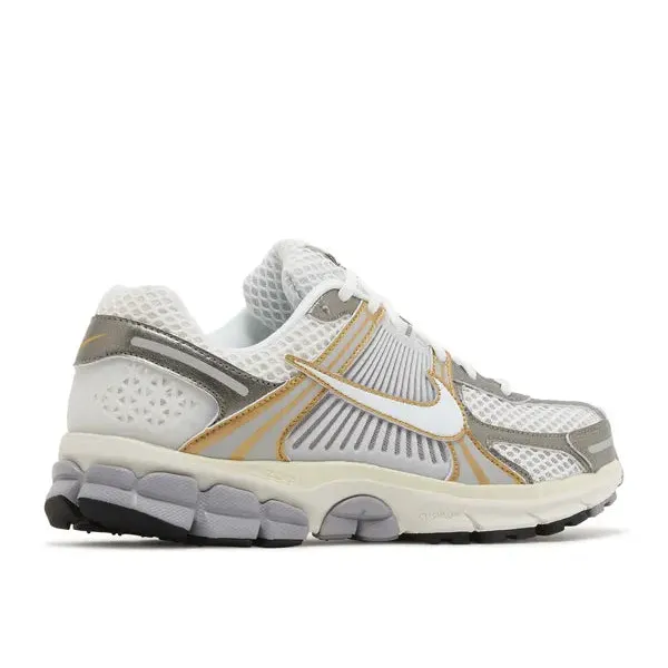 Nike Zoom Vomero 5 Platinum Tint Metallic Gold, foto 4 van 5