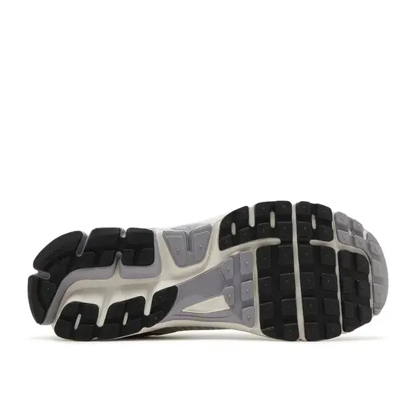 Nike Zoom Vomero 5 Platinum Tint Metallic Gold, foto 5 van 5
