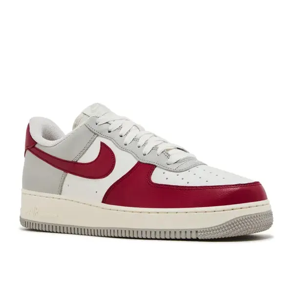 Nike Air Force 1 Low '07 LV8 Phantom Gym Red, foto 3 van 5