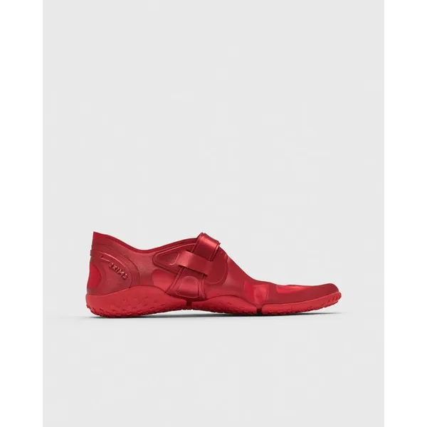 Nike X Skims Rift Satin Rood, foto 4 van 5